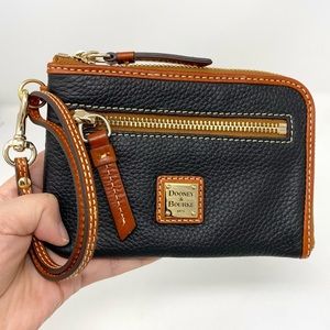 Dooney Bourke Pebble Grain wristlet